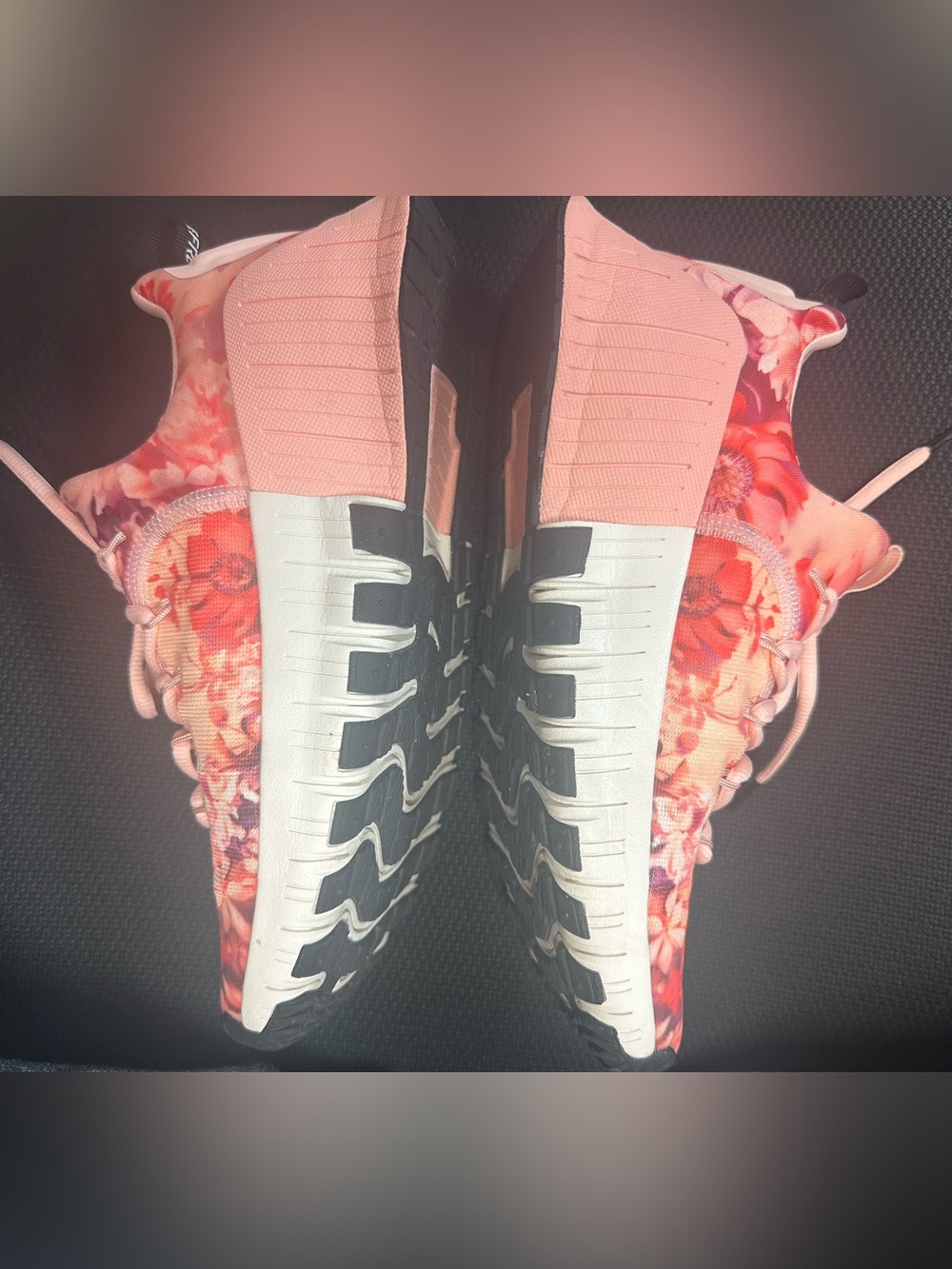women's 9.5 Nike Pink Floral Athletic Sneakers- Can't Get Them Anywhere But Here - Picture 4 of 7